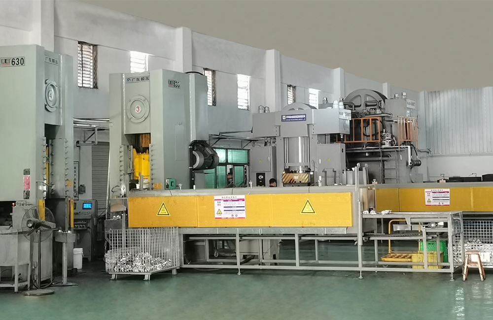 一個正規的鍛造廠有哪些車間組成？?